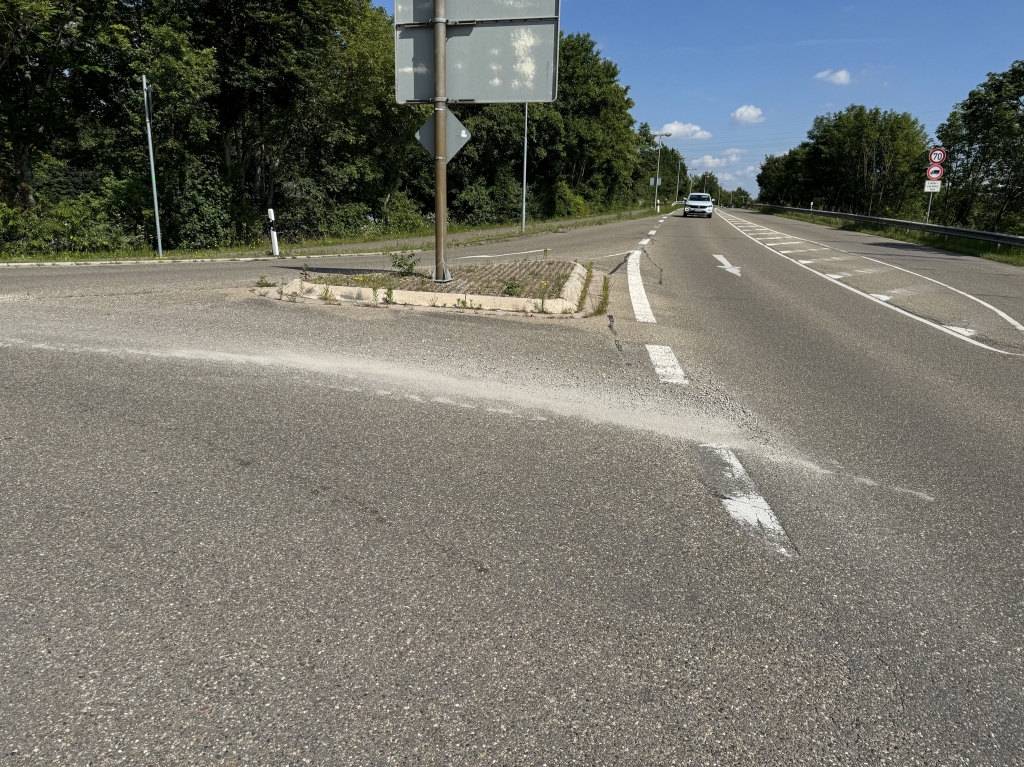 Betonspur.jpg Betonspur.jpg