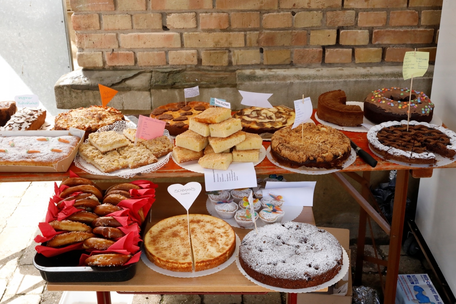 Kuchenangebot beim diesjährigen Sommertagszug-Winterverbrennung
