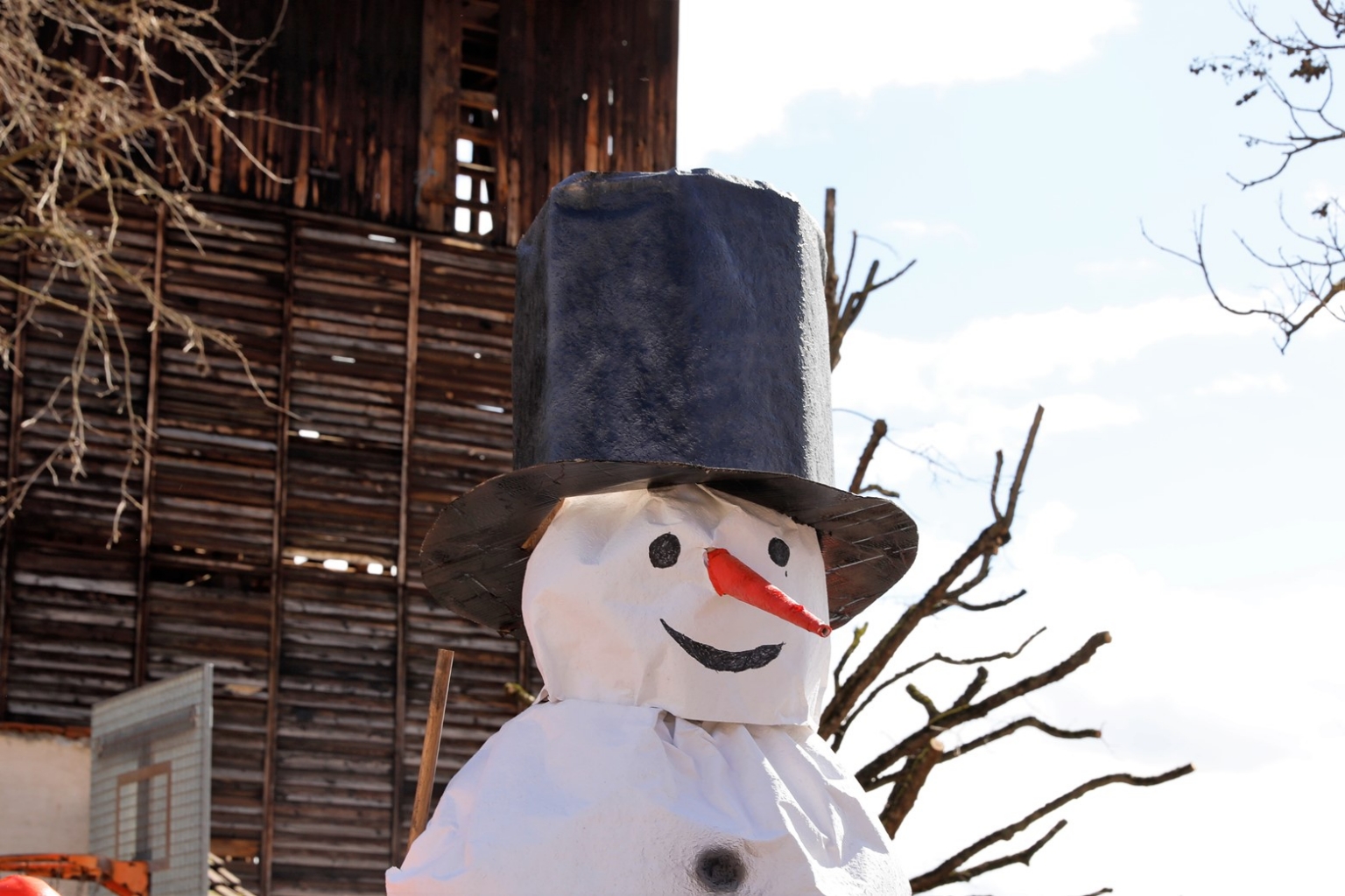 Schneemann beim Sommertagszug 2023