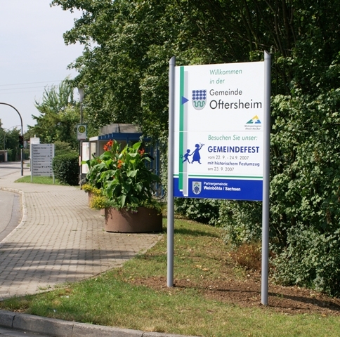 Eingangs-Ortsbeschilderung Eingangs-Ortsbeschilderung