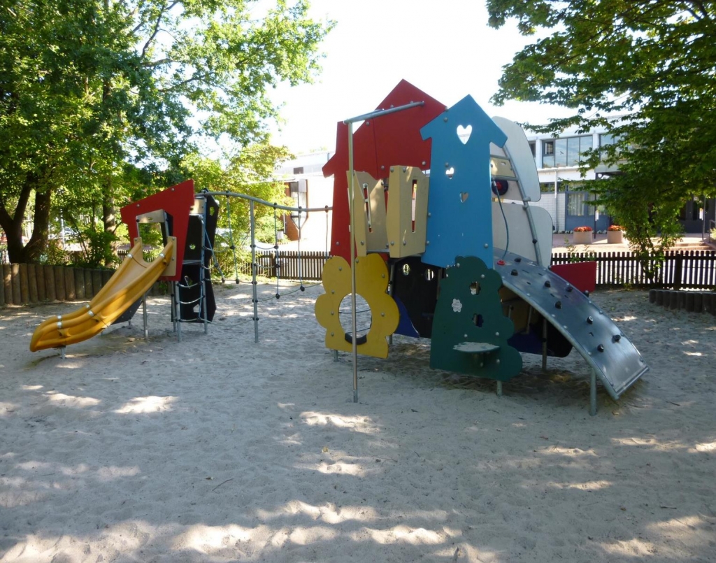 Spielplatz.jpg Spielplatz.jpg