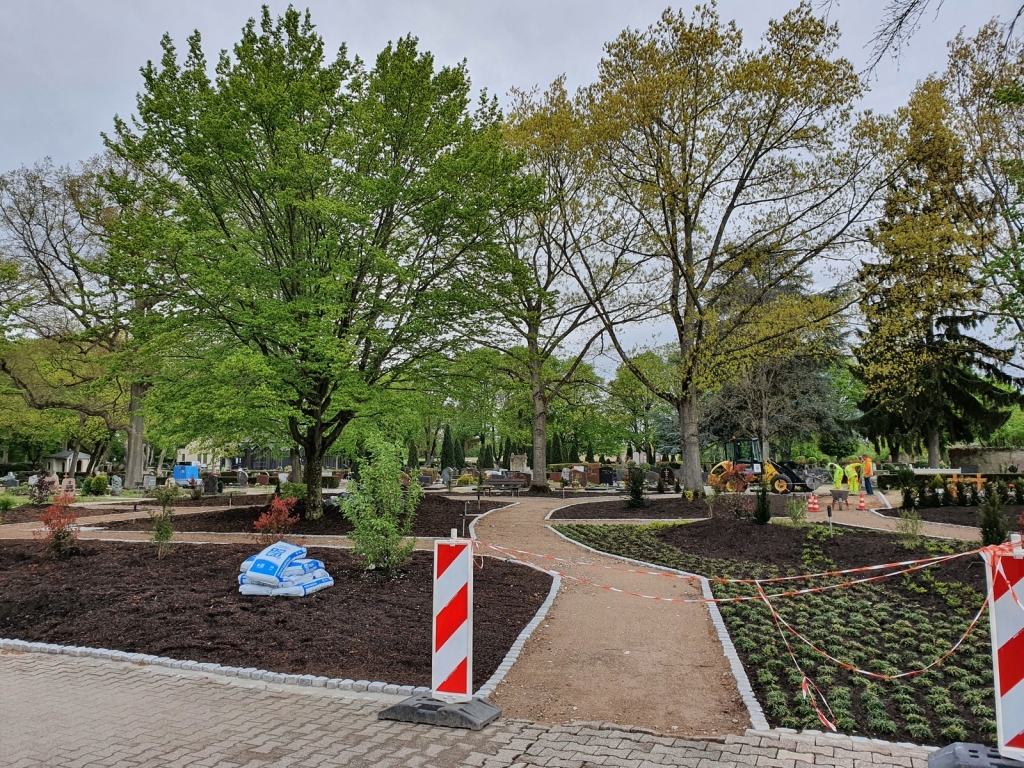 neue Wege auf dem Friedhof neue Wege auf dem Friedhof