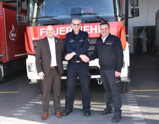 vlnr: Bürgermeister Pascal Seidel, Michael Nissen, Feuerwehrkommandant Andrea Danieli vlnr: Bürgermeister Pascal Seidel, Michael Nissen, Feuerwehrkommandant Andrea Danieli