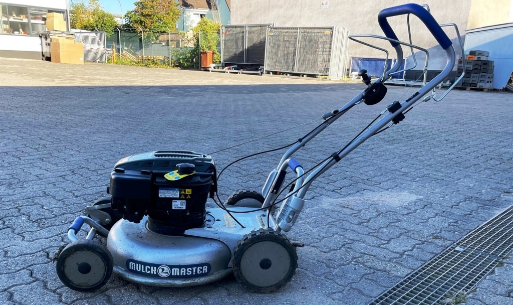 Rasenmäher (Symbolbild) Rasenmäher (Symbolbild)