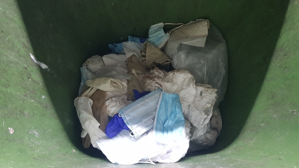 Gebrauchte Windeln, wo sie nicht hingehören - in der Grünen Tonne. Bild: AVR Gebrauchte Windeln, wo sie nicht hingehören - in der Grünen Tonne. Bild: AVR
