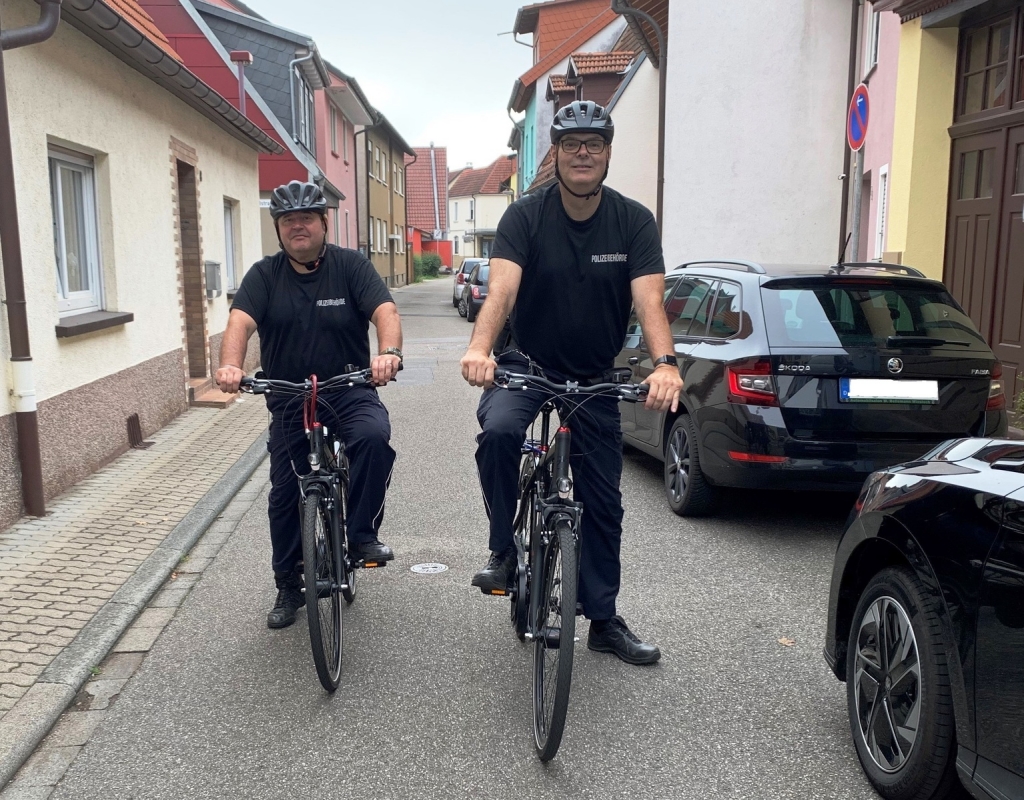 Der Gemeindevollzugsdienst geht jetzt auch mit dem Fahrrad auf Streife. Der Gemeindevollzugsdienst geht jetzt auch mit dem Fahrrad auf Streife.