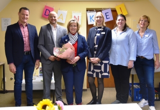 Verabschiedung vlnr: Hauptamtsleiter Jens Volpp, Bürgermeister Pascal Seidel, Annette Hörstel, Lisa Westphal, Katharina Wollbaum, Katja Klein-Gaa Verabschiedung vlnr: Hauptamtsleiter Jens Volpp, Bürgermeister Pascal Seidel, Annette Hörstel, Lisa Westphal, Katharina Wollbaum, Katja Klein-Gaa