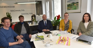 Das RP zu Gast im Rathaus - Informationen zur Waldweide. Vlnr: Rausch, Armbruster, Bgm. Seidel, Barisch, Rösch Das RP zu Gast im Rathaus - Informationen zur Waldweide. Vlnr: Rausch, Armbruster, Bgm. Seidel, Barisch, Rösch