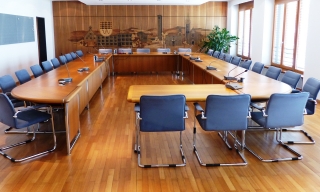 Der Roland-Seidel-Saal im Rathaus (Ratssaal). Der Roland-Seidel-Saal im Rathaus (Ratssaal).