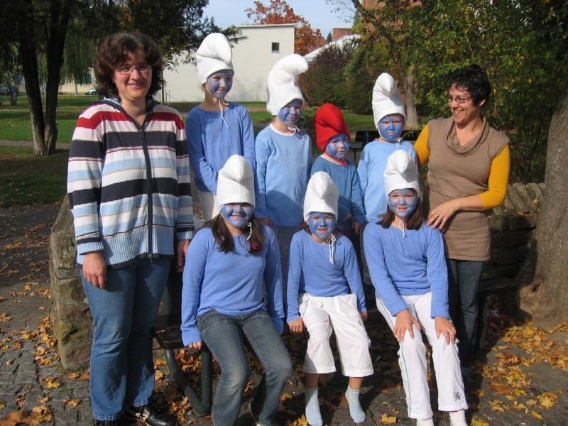 Kleine Schlümpfe tanzten beim evang. Basar Kleine Schlümpfe tanzten beim evang. Basar