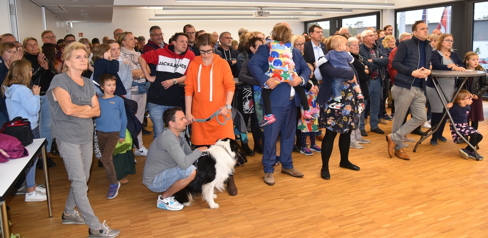 Großer Andrang im Rettungszentrum bei der Verkündung des Wahlergebnisses.