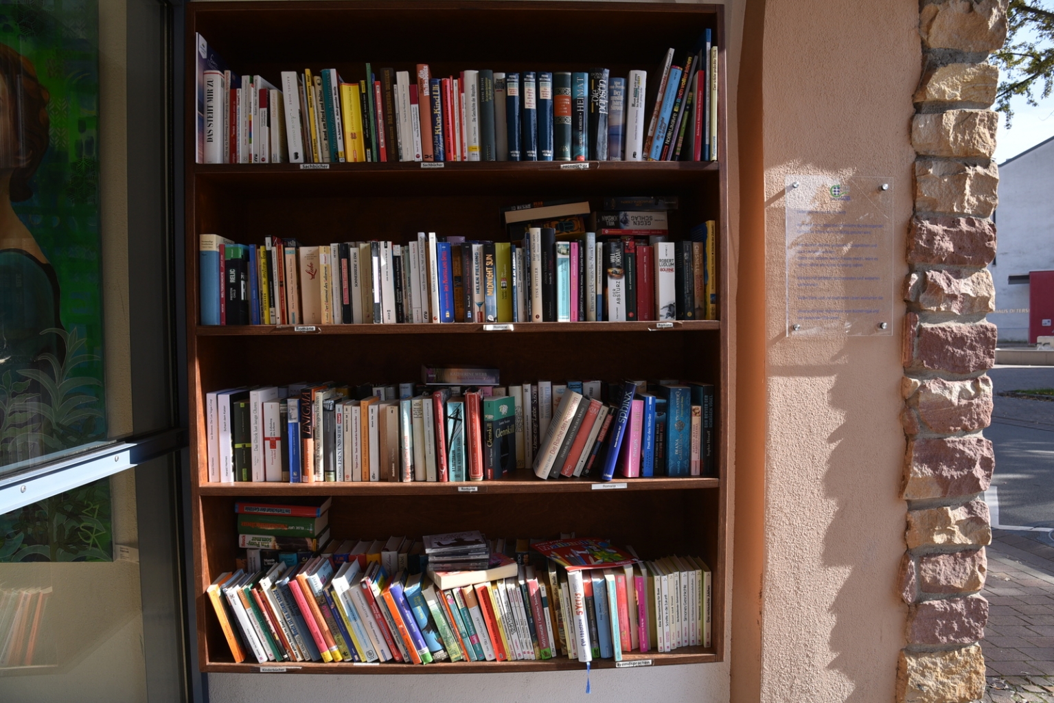 Das öffentliche Bücherregal in der Eichendorffstraße.