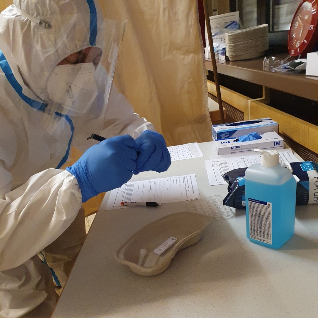 Das DRK Oftersheim macht Corona-Tests im Testzentrum im Josefshaus Oftersheim. Das DRK Oftersheim macht Corona-Tests im Testzentrum im Josefshaus Oftersheim.