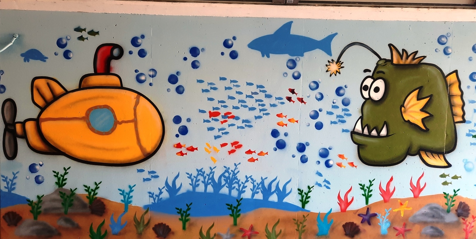 Ausschnitt der bemalten Wand mit U-Boot