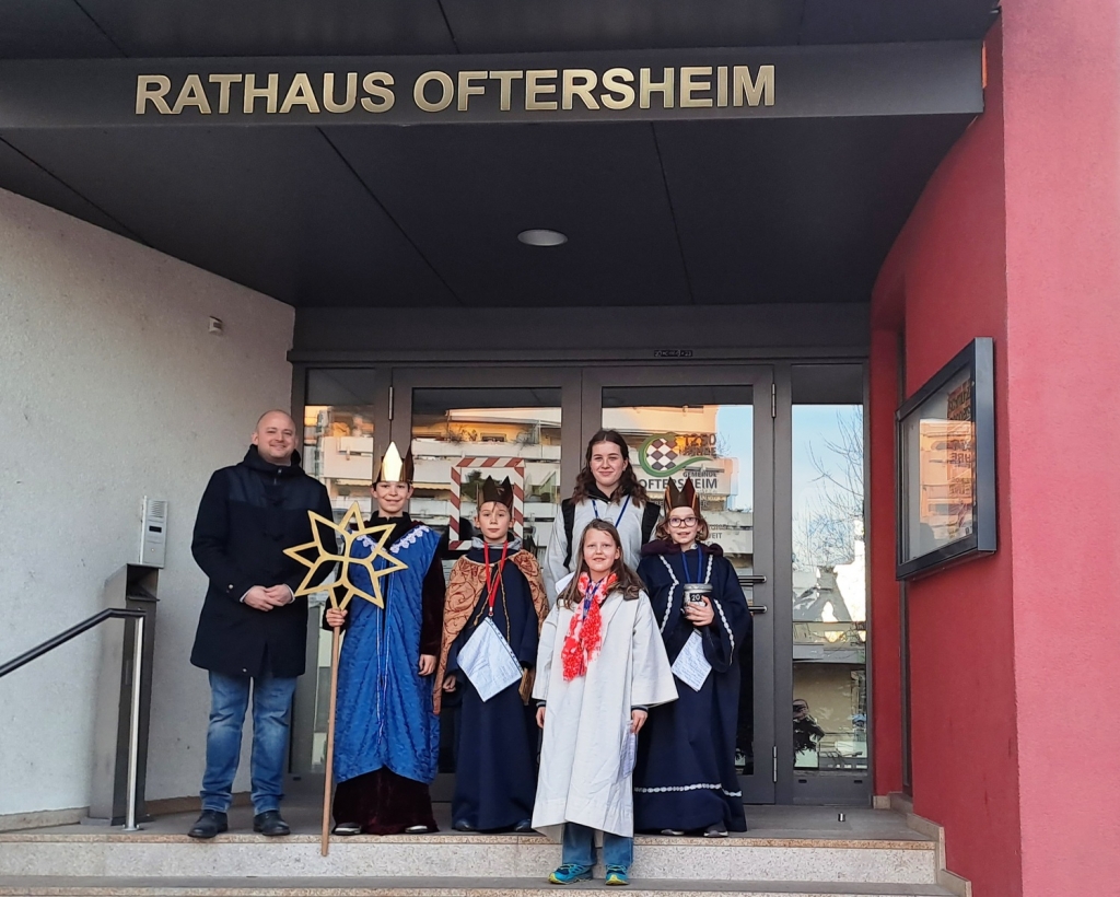 Sternsinger besuchen Bürgermeister Pascal Seidel im Rathaus. Sternsinger besuchen Bürgermeister Pascal Seidel im Rathaus.