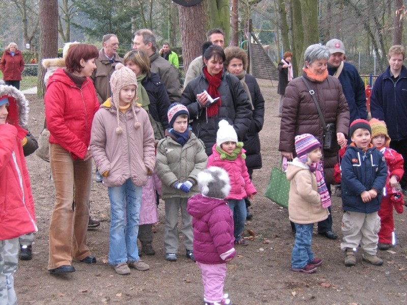 Spendabler Osterhase beschenkte viele Kinder 2 Spendabler Osterhase beschenkte viele Kinder 2