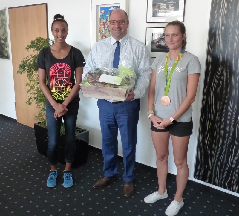 Malaika Mihambo, Bürgermeister Jens Geiß, Cécile Pieper Malaika Mihambo, Bürgermeister Jens Geiß, Cécile Pieper