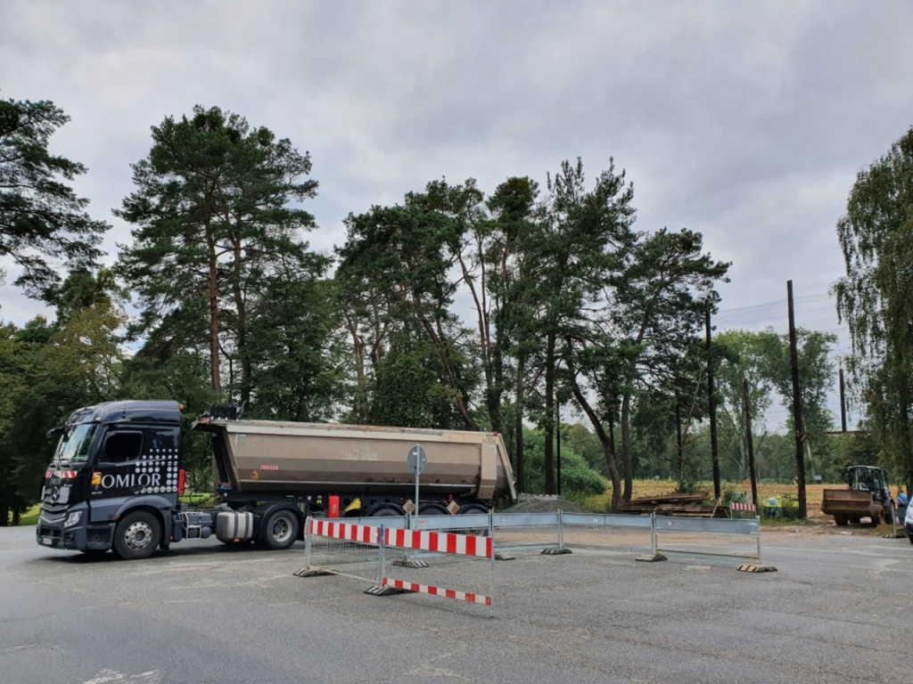 Mit verstärktem LKW-Verkehr ist zu rechnen Mit verstärktem LKW-Verkehr ist zu rechnen