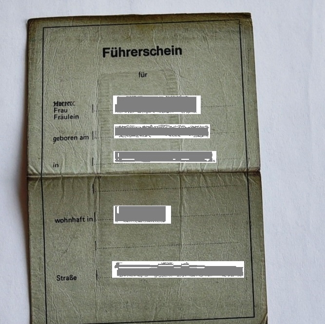 Der alte Führerschein, der graue Lappen (Symbolbild) Der alte Führerschein, der graue Lappen (Symbolbild)