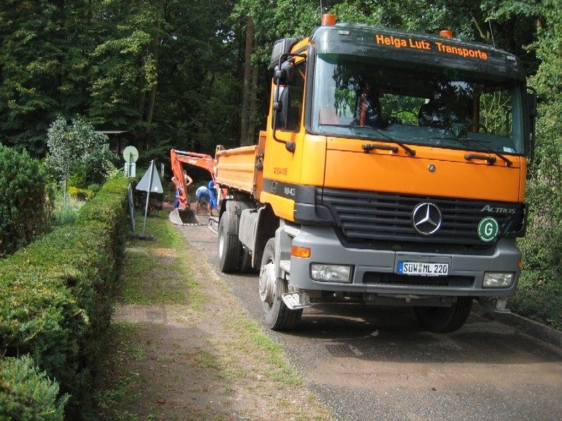 Hauptweg zum Vereinshaus wurde neu asphaltiert 4 Hauptweg zum Vereinshaus wurde neu asphaltiert 4