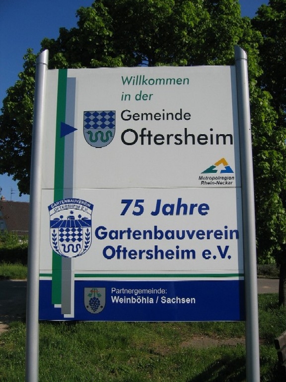 Vier Ortstafeln verkünden das 75jährige Vereinsjubiläum Vier Ortstafeln verkünden das 75jährige Vereinsjubiläum