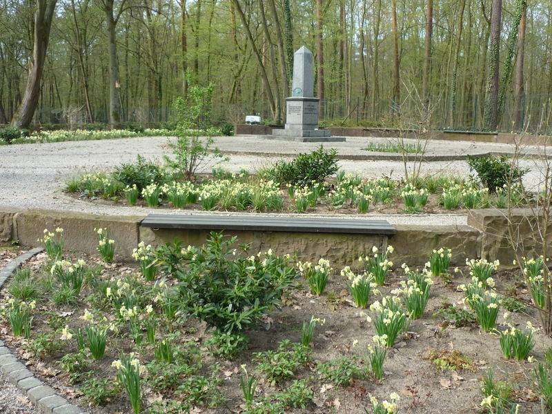 Bild 2 Friedhof Ehrenmal Bild 2 Friedhof Ehrenmal