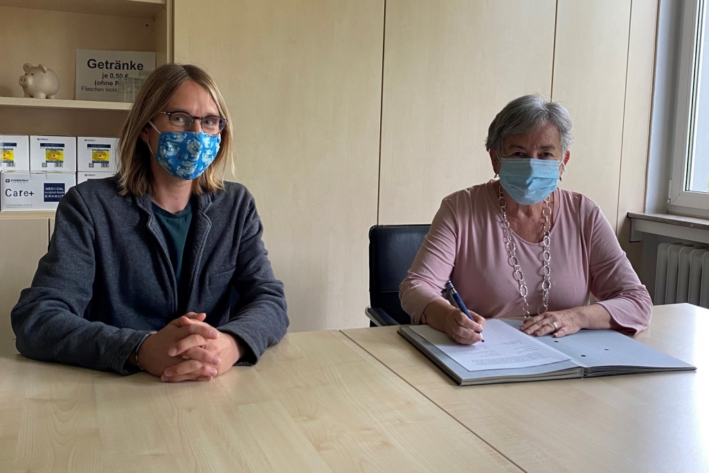 Patrick Alberti und Angelika Moser, bei der Vertragsunterzeichnung der Kooperationsvereinbarung. Bild: LRA Rhein-Neckar-Kreis Patrick Alberti und Angelika Moser, bei der Vertragsunterzeichnung der Kooperationsvereinbarung. Bild: LRA Rhein-Neckar-Kreis