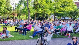 Rund 300 Besucherinnen und Besucher kam zum Auftakt von Musik im Park. Rund 300 Besucherinnen und Besucher kam zum Auftakt von Musik im Park.