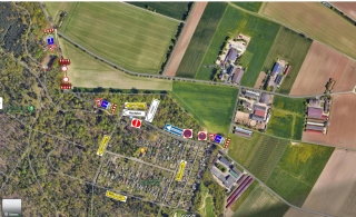 Luftbild, das die Sperrung zur Zufahrt zum Häckselplatz sowie die Umleitung zeigt. Luftbild, das die Sperrung zur Zufahrt zum Häckselplatz sowie die Umleitung zeigt.