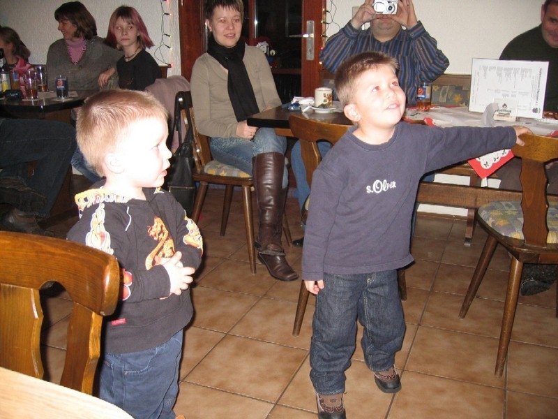 Brave Kinder vom Nikolaus beschenkt 4 Brave Kinder vom Nikolaus beschenkt 4