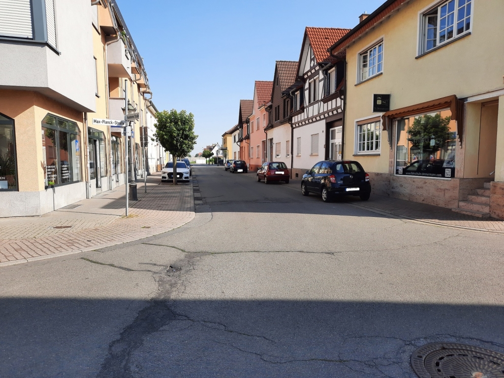 Mannheimer Straße, Blickrichtung zum Bahnhof/Am Biegen Mannheimer Straße, Blickrichtung zum Bahnhof/Am Biegen