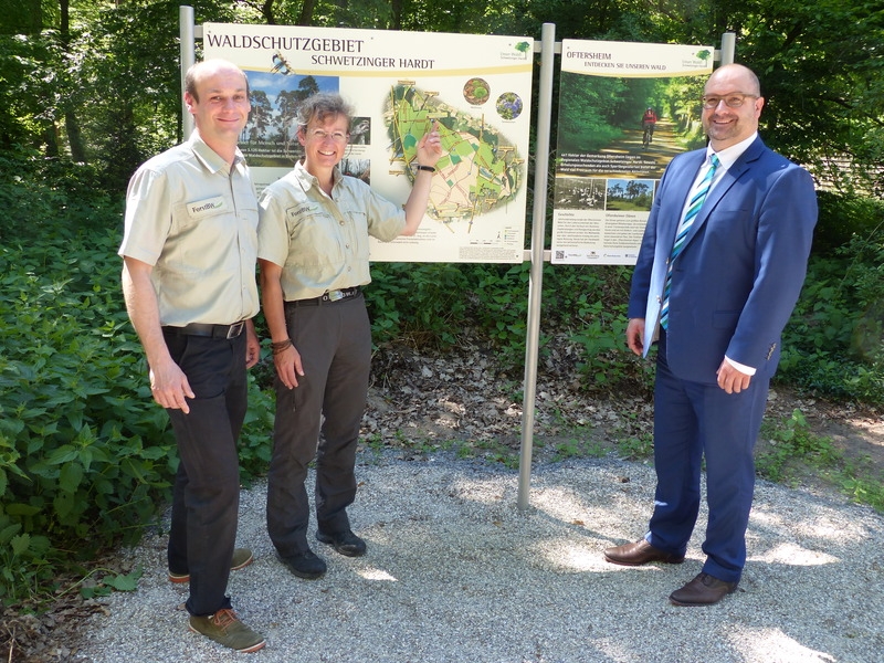 Waldtafel, Achim Freund, Ulrike Riedl, Bürgermeister Jens Geiß Waldtafel, Achim Freund, Ulrike Riedl, Bürgermeister Jens Geiß