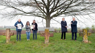Die ersten Kleindenkmale werden erfasst, hier drei Sühnekreuze in Ladenburg. Bild: Landratsamt Rhein-Neckar-Kreis Die ersten Kleindenkmale werden erfasst, hier drei Sühnekreuze in Ladenburg. Bild: Landratsamt Rhein-Neckar-Kreis