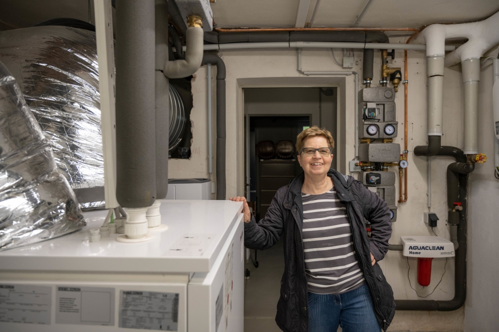 Das Einfamilienhaus in Heidelberg wird vollständig durch eine komplett im Keller untergebrachte Luft-Wasser-Wärmepumpe beheizt. Wärmepumpe und der hydraulische Abgleich wurden durch die BAFA gefördert (Foto: Gülay Keskin) Das Einfamilienhaus in Heidelberg wird vollständig durch eine komplett im Keller untergebrachte Luft-Wasser-Wärmepumpe beheizt. Wärmepumpe und der hydraulische Abgleich wurden durch die BAFA gefördert (Foto: Gülay Keskin)