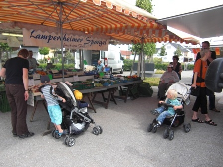 Wochenmarkt am Mittwoch im Neubaugebiet Nord-West Wochenmarkt am Mittwoch im Neubaugebiet Nord-West