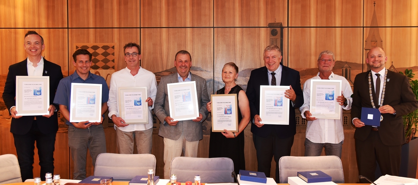Ehrung für langjährige ehrenamtliche Gemeinderatsarbeit: Prof. Dr. Dr. Jens Wagenblast, Patrick Schönenberg, Dr. Stefan Zipf, Gerd Koppert, Silke Seidemann, Frank Weiß, Peter Pristl