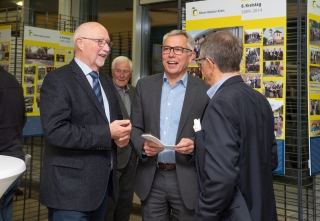 Landrat Stefan Dallinger im Gespräch mit Alt-Landrat Dr. Jürgen Schütz (l.) (Bild Landratsamt RNK) Landrat Stefan Dallinger im Gespräch mit Alt-Landrat Dr. Jürgen Schütz (l.) (Bild Landratsamt RNK)