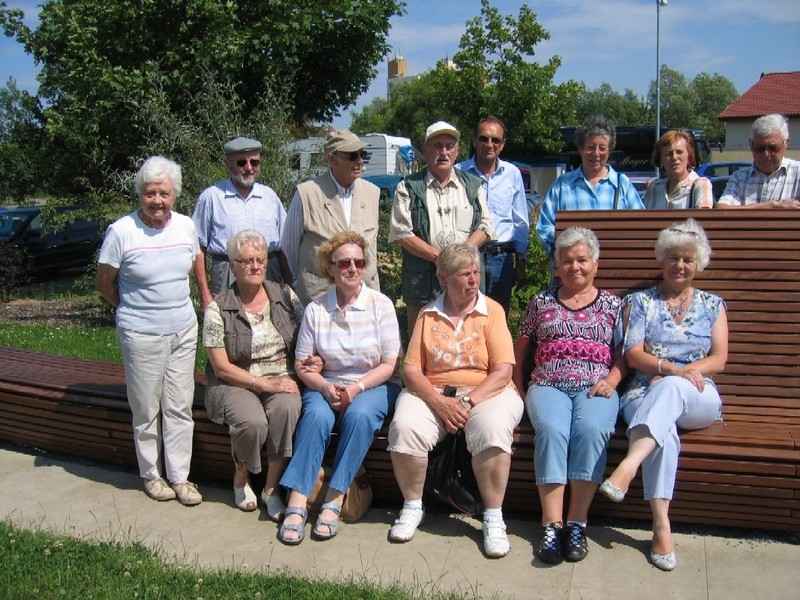 Lehrfahrt führte in das Land des Brettacher - Oftersheimer Gartenfreunde unterwegs in den Löwensteiner Bergen Lehrfahrt führte in das Land des Brettacher - Oftersheimer Gartenfreunde unterwegs in den Löwensteiner Bergen