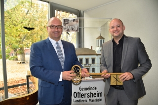 Amtsantritt Schlüsselübergabe.JPG Amtsantritt Schlüsselübergabe.JPG