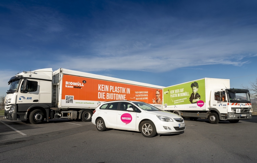 AVR Pkw und Lkw mit Werbebannern. Bereits seit 2018 sind die AVR Unternehmen Teil der deutschlandweiten Informations- und Aufklärungskampagne #wirfuerbio. AVR Pkw und Lkw mit Werbebannern. Bereits seit 2018 sind die AVR Unternehmen Teil der deutschlandweiten Informations- und Aufklärungskampagne #wirfuerbio.