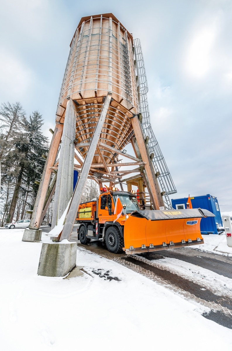 Foto Landratsamt Rhein-Neckar-Kreis: Die drei Straßenmeistereien des Rhein-Neckar-Kreises sind mit ihren Unimogs für die kommende Winterdienstsaison bestens gerüstet. Foto Landratsamt Rhein-Neckar-Kreis: Die drei Straßenmeistereien des Rhein-Neckar-Kreises sind mit ihren Unimogs für die kommende Winterdienstsaison bestens gerüstet.