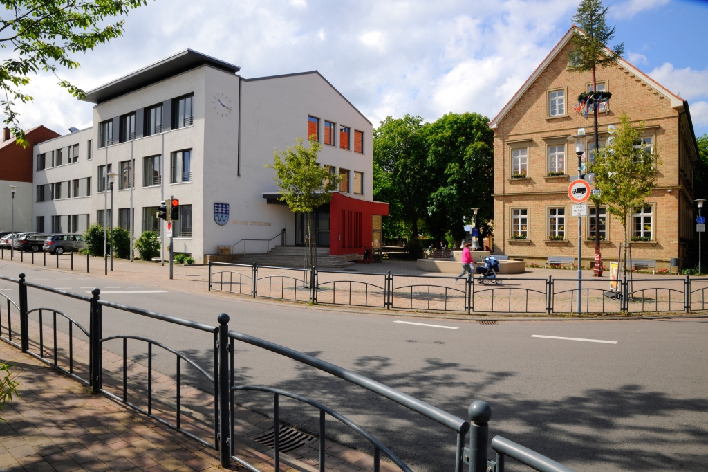 Ortsmitte mit Rathaus Ortsmitte mit Rathaus