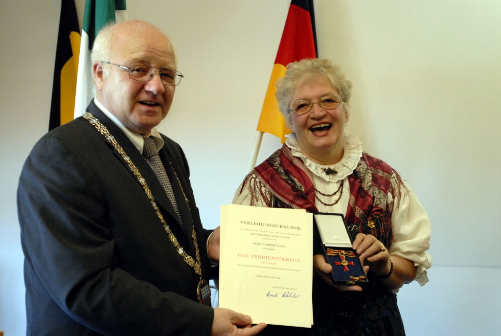Verleihung Bundesverdienstkreuz Bild 1 Verleihung Bundesverdienstkreuz Bild 1