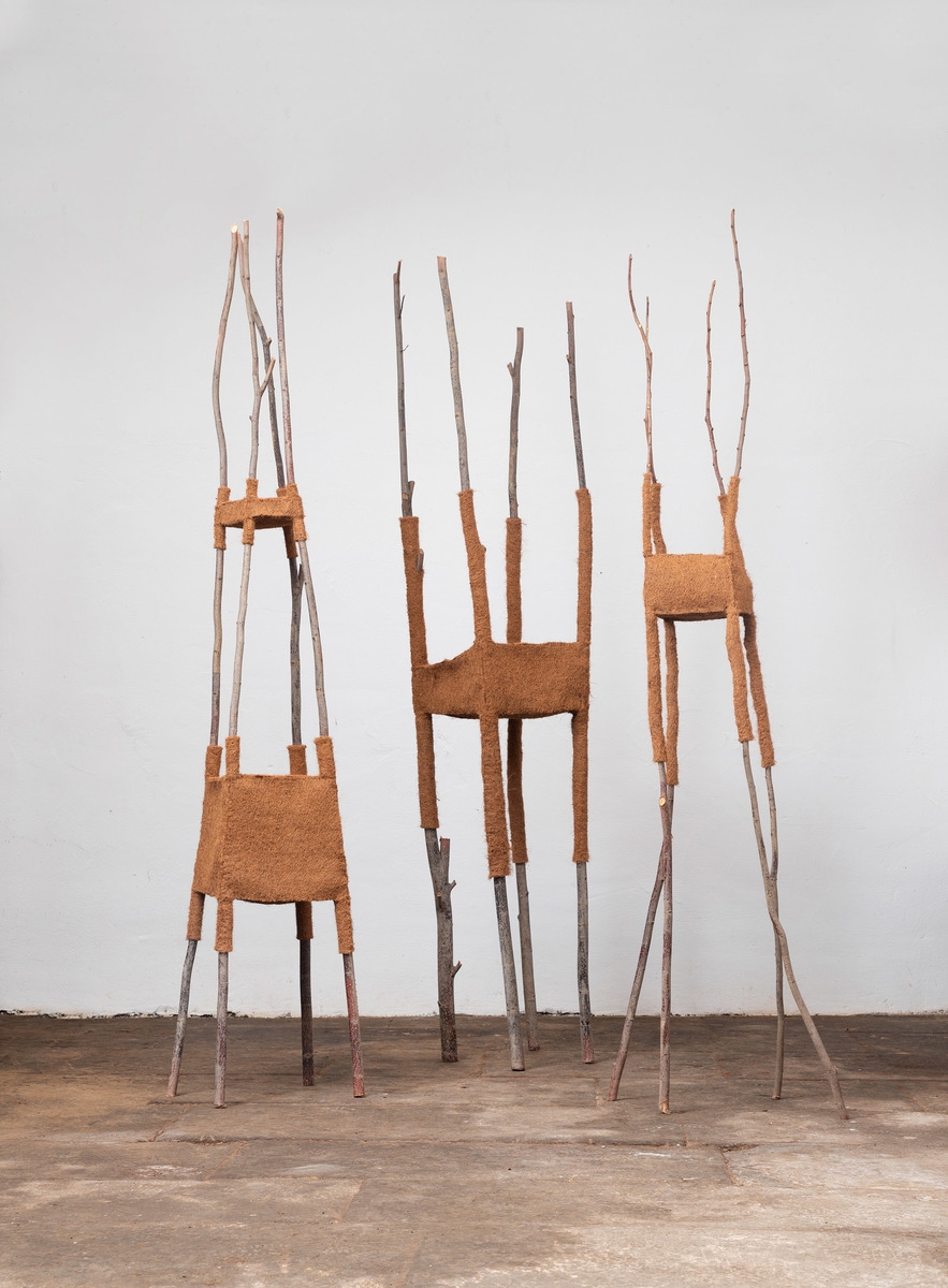 Kunstwerk von Elisabeth Kamps im Ladenburger Kreisarchiv (pull over, 2014, Holz, Kokosfasermatten, genäht, 250 cm hoch). Quelle: Landratsamt Rhein-Neckar-Kreis Kunstwerk von Elisabeth Kamps im Ladenburger Kreisarchiv (pull over, 2014, Holz, Kokosfasermatten, genäht, 250 cm hoch). Quelle: Landratsamt Rhein-Neckar-Kreis