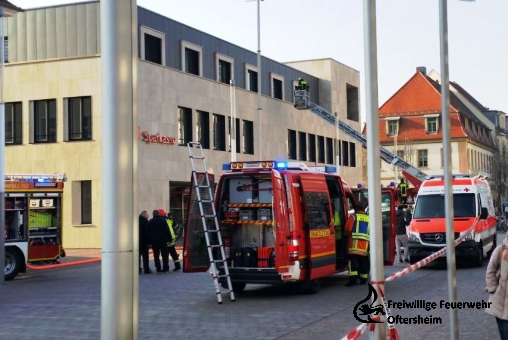 Feuer Keller Sparkasse Schwetingen 15.02.2017 3.jpeg