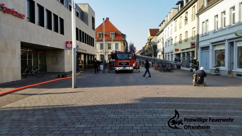 Feuer Keller Sparkasse Schwetingen 15.02.2017 10.jpeg