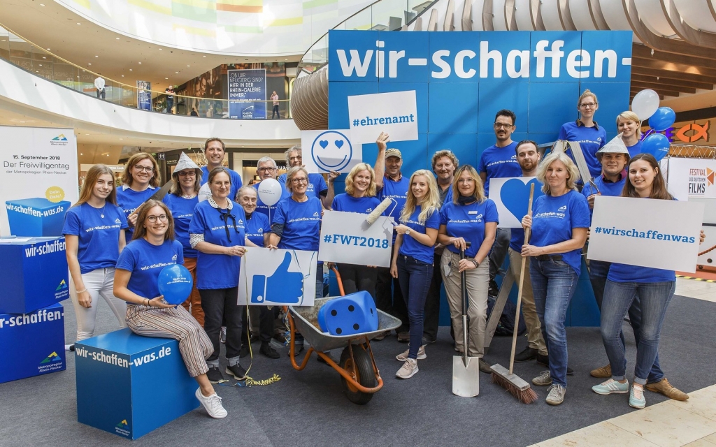 Metropolregion FWT Endspurt Würfel Come Together Rhein-Galerie LU klein.jpg Metropolregion FWT Endspurt Würfel Come Together Rhein-Galerie LU klein.jpg