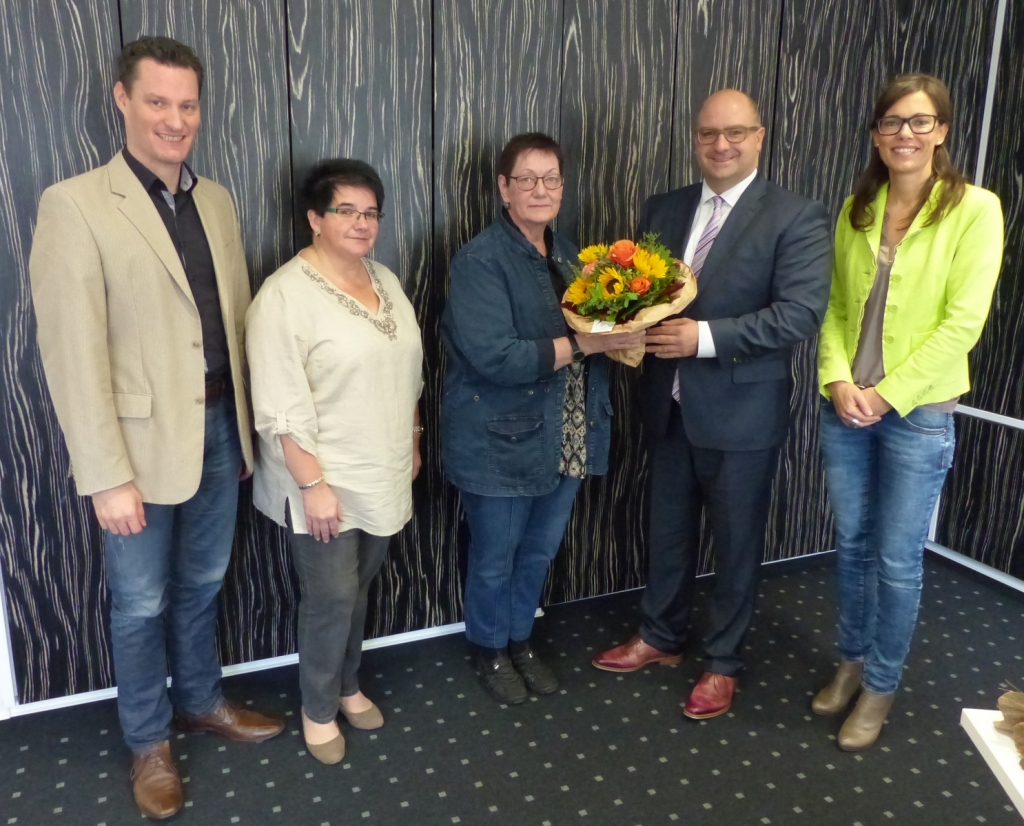 25 Jahre vlnr Jens Volpp, Ulrike Chmielorz, Barbara Sanns-Schmidt, BGM Jens Geiß, Isabel Heider.jpg 25 Jahre vlnr Jens Volpp, Ulrike Chmielorz, Barbara Sanns-Schmidt, BGM Jens Geiß, Isabel Heider.jpg