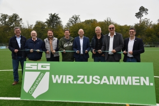 Offizielle Einweihung der Spielfelder. vlnr: Hettinger, Rüttinger, Hillengaß, Schönenberg, Bgm Seidel, Paul, Stajcar, Bächle Offizielle Einweihung der Spielfelder. vlnr: Hettinger, Rüttinger, Hillengaß, Schönenberg, Bgm Seidel, Paul, Stajcar, Bächle