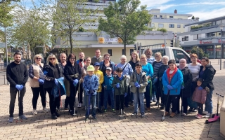 Viele fleißige Helferinnen und Helfer waren bei der Müllsammeaktion K-Bam dabei. Viele fleißige Helferinnen und Helfer waren bei der Müllsammeaktion K-Bam dabei.
